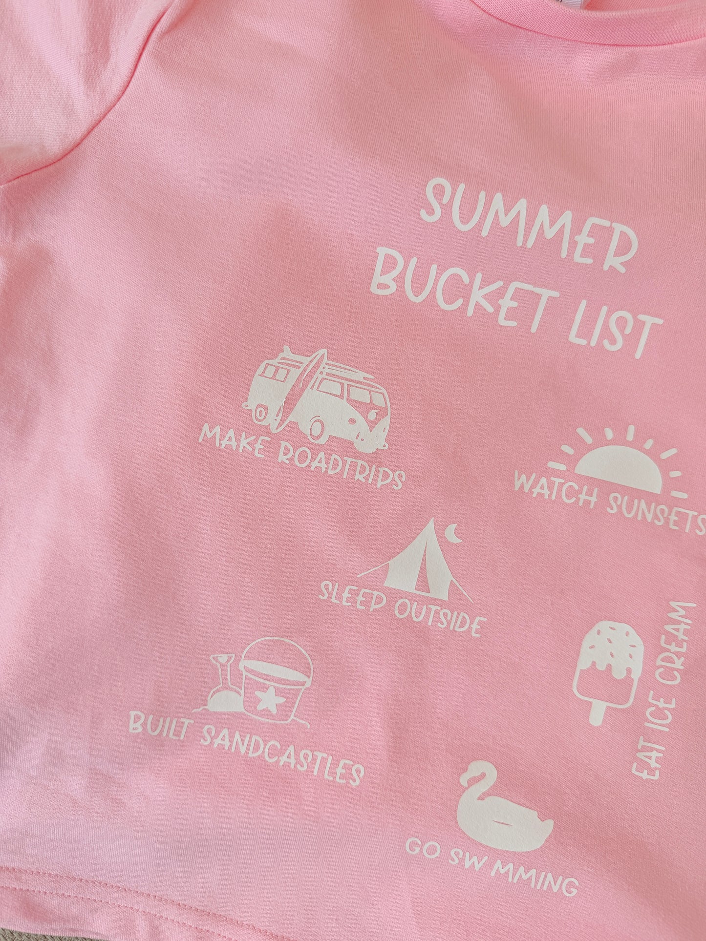 Summer Bucket List T-Shirt Rosa ARCHIVE SALE % (Kleiner Druckfehler beim Rückenprint)