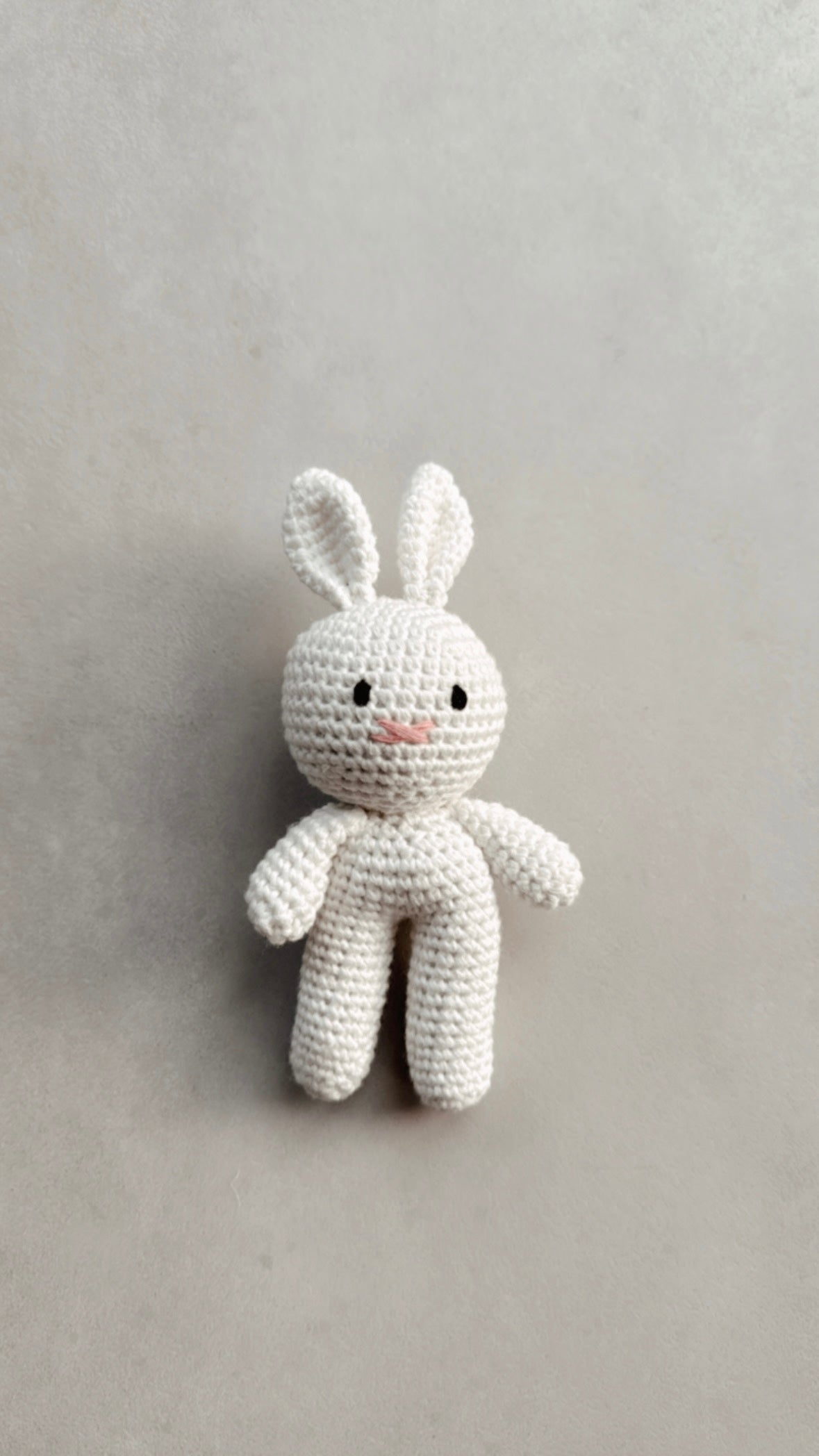 Rassel Hase gehäkelt