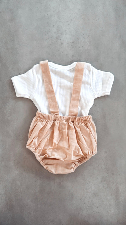 Kurze Latzhose Beige