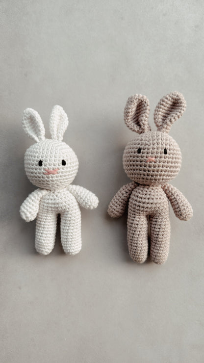 Rassel Hase gehäkelt