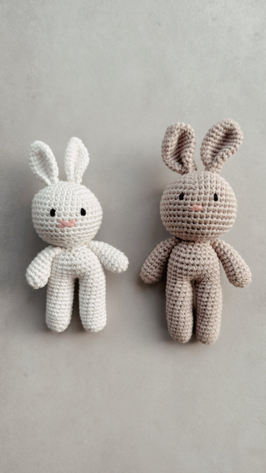 Rassel Hase gehäkelt