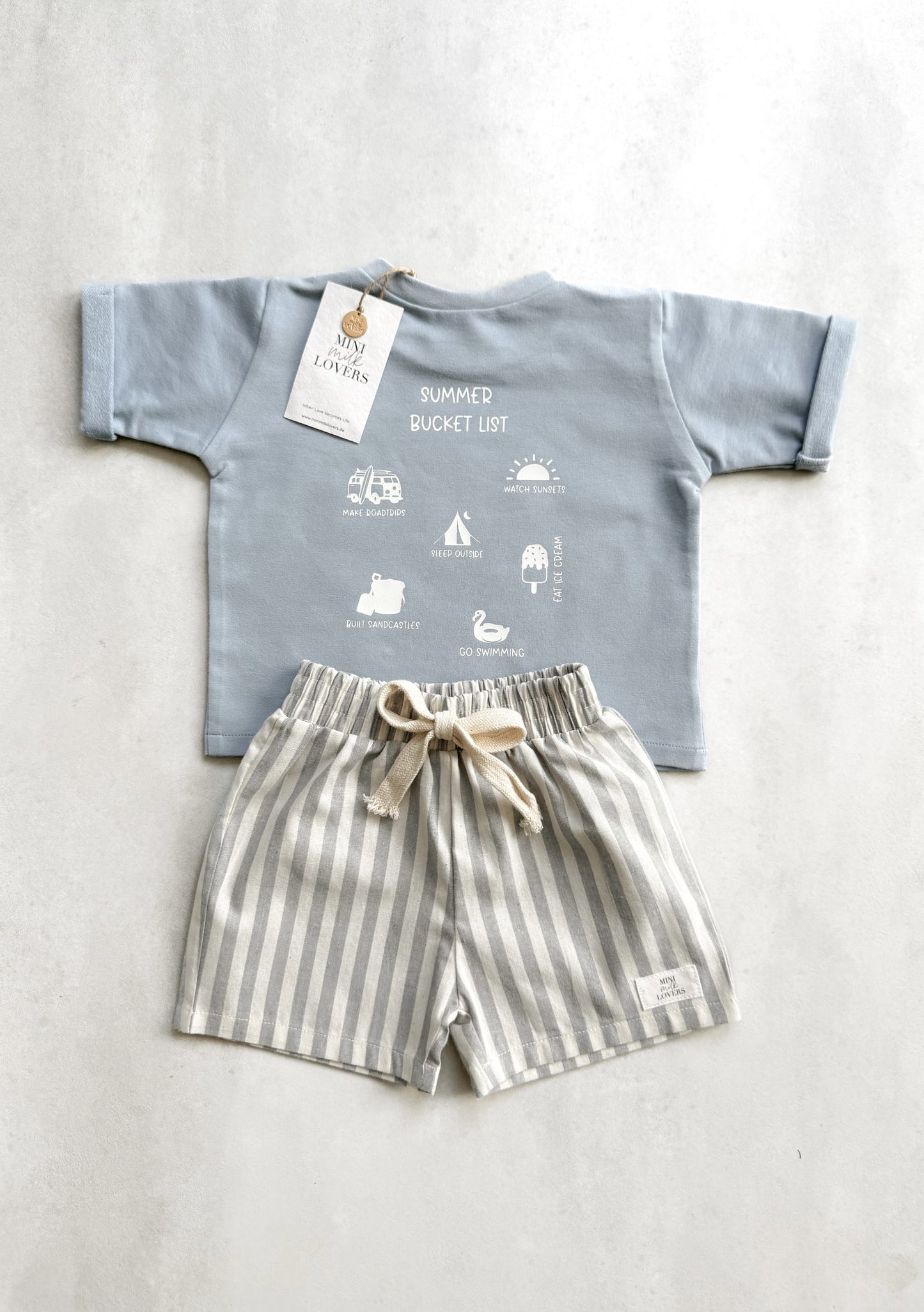 Summer Bucket List T-Shirt Pastellblau