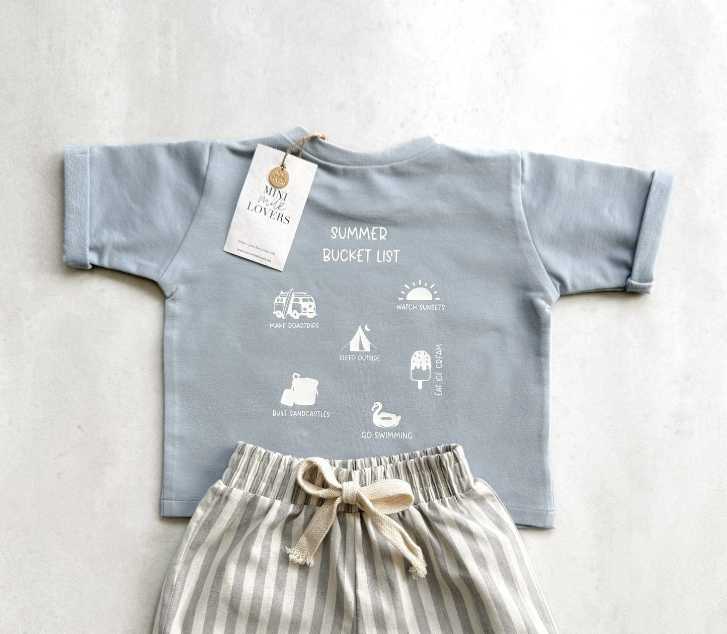 Summer Bucket List T-Shirt Pastellblau