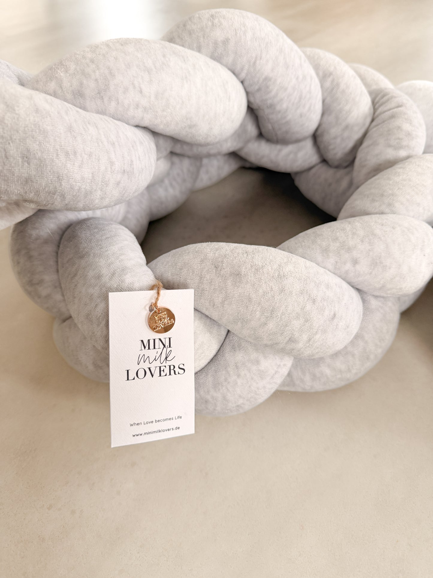 Handgefertigte Bettschlange 2m, Weiss, Hellgrau