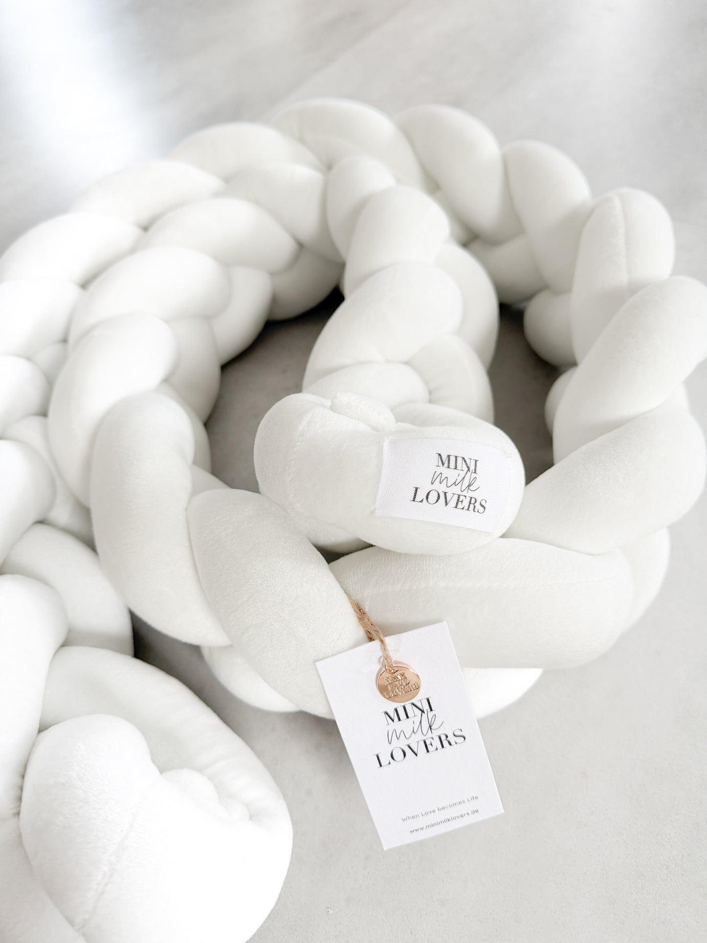 Handgefertigte Bettschlange 2m, Weiss, Hellgrau